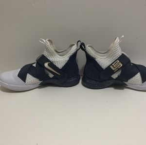 Nike LBJ Soldier Zoom